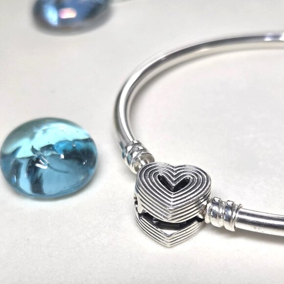 Authentic PANDORA Radiating Heart Clasp Bangle Bracelet Sterling Silver Moments - Picture 1 of 5